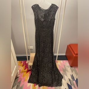 Vera Wang Black Lace Cap Sleeve Trumpet Gown